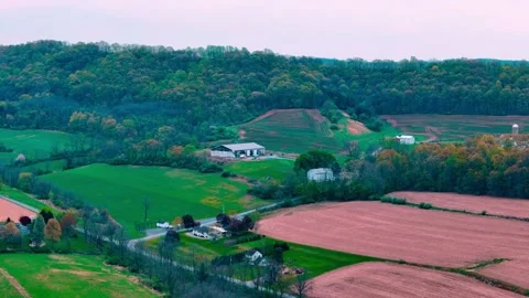 Aerial landscape of corn fields farmland mountains sunset rural Appalachia .. 스톡 동영상 318655209