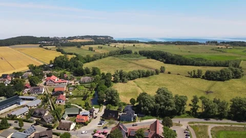 Aerial landscape of fields and the Baltic Sea in Mnchgut Rgen Germany Vidéo 250085500