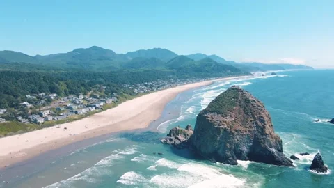 Aerial landscape of Haystack Rock formation on Cannon Beach Oregon Coast Pa.. 動画素材 293509991