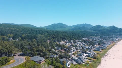 Aerial landscape of Haystack Rock formation on Cannon Beach Oregon Coast Pa.. 스톡 동영상 293510097