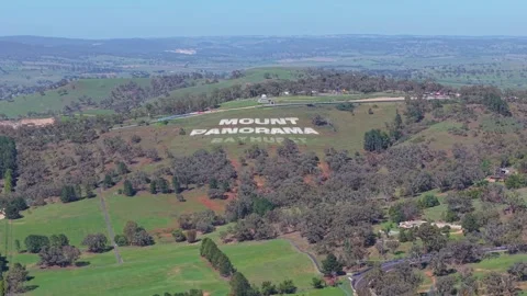 Aerial landscape view toward Mount Panorama in Bathurst NSW Vídeo Stock 334926491