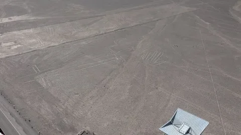 AERIAL of the Lizard (Nasca lines) in Peru Stockbeeldmateriaal 325348404