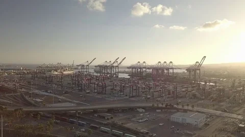 Aerial loading containers international import export business Vidéo 82683137