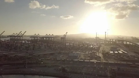 Aerial loading containers international import export business Vidéo 82683266