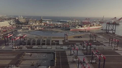 Aerial loading containers international import export business Vidéo 82683292