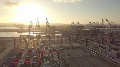 Aerial loading containers international import export business Vidéo 82683884