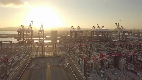 Aerial loading containers international import export business Vidéo 82684091