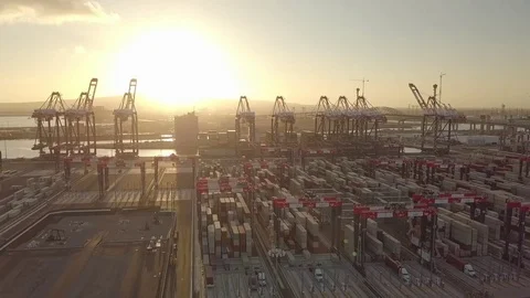 Aerial loading containers international import export business Vidéo 82684136