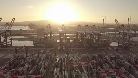 Aerial loading containers international import export business Vidéo 82684253