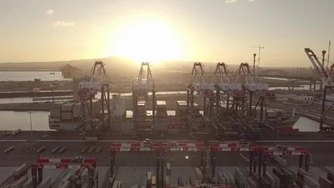 Aerial loading containers international import export business Vidéo 82684374