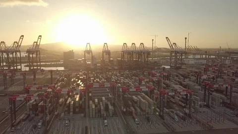 Aerial loading containers international import export business Vidéo 82684582