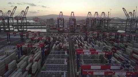 Aerial loading containers international import export business Vidéo 82685089