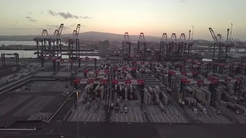 Aerial loading containers international import export business Vidéo 82685166