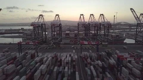 Aerial loading containers international import export business Vidéo 82685447