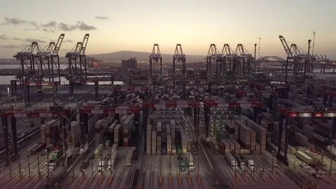Aerial loading containers international import export business Vidéo 82685626