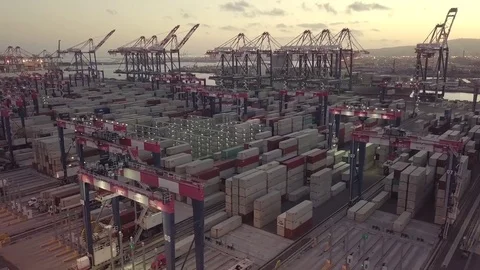Aerial loading containers international import export business Vidéo 82685637