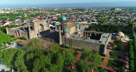 Aerial Lockdown Time Lapse Shot Of Beautiful Structures In City On Sunny Day - Stock Footage 158903932