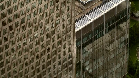 Aerial London - Close-Up of 1 Canada Square, Canary Wharf Vídeo Stock 52823341