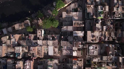 Aerial Looking Down Over Slum And River In India Moving Forward 스톡 동영상 267437193