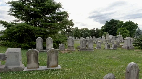Aerial low-flying drone push-in shot at graveyard cemetery in Lancaster, Vidéo 114463804