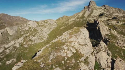 Aerial of man walking on slackline Stock-Footage 64723904