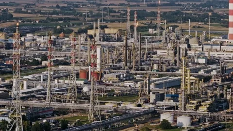 Aerial of massive oil refinery complex symbolizing global energy supply system Stock Footage 335260754