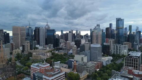 Aerial of Melbourne CBD Skyline Cloudy Day Vídeo Stock 334001317