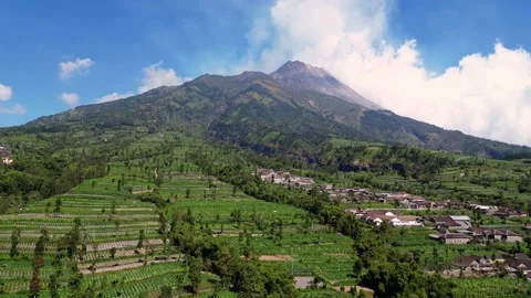 Aerial of Merapi volcano in Java in Indonesia 스톡 동영상 282954054