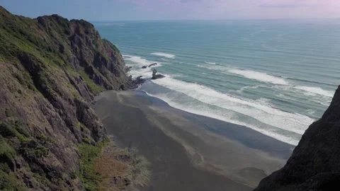 Aerial: Mercer bay cliffs and coastline, New Zealand 스톡 동영상 169496592