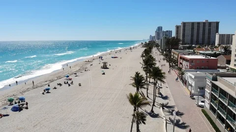 Aerial Miami Beach Florida Board Walk and Beach with Ocean and Hotels 4k Vídeo Stock 86969953