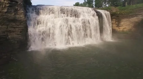 Aerial of Middle Falls in Letchworth State Park Vidéo 63741908