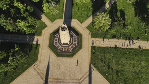 Aerial: Monument of Memory and Unity installed in the city of Maikop 스톡 동영상 218463253