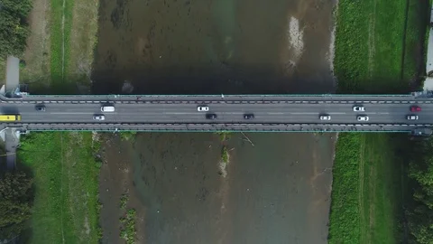 Aerial Motion Timelapse (Time-Lapse) of Bridge and Transport ower the River 스톡 동영상 82966200