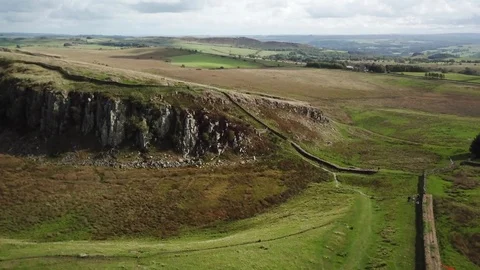 Aerial mountain cliff Hadians Wall defense England 4K Видео 95394953