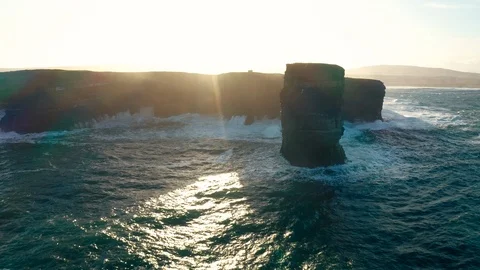 Aerial Moving Towards the Cliffs of Downpatrick Head, Ireland 動画素材 123445322