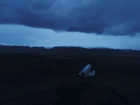 Aerial night view of abandoned plane wreck in Iceland Video stock 79856972