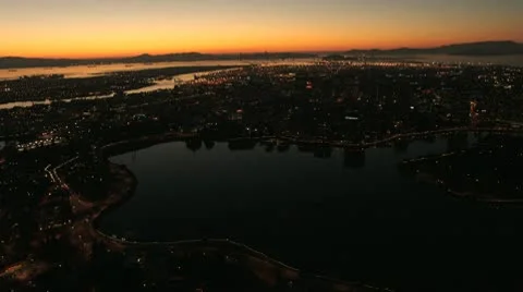 Aerial night view of the container Port of Oakland, USA Vidéo 10715310