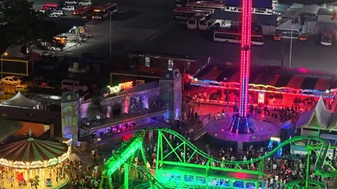 Aerial night view of fun fair at pesta penang Vídeo Stock 332730435