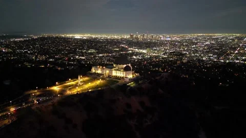 Aerial Night View of Griffith Observatory and Downtown Los Angeles Skyline Vídeo Stock 203986568