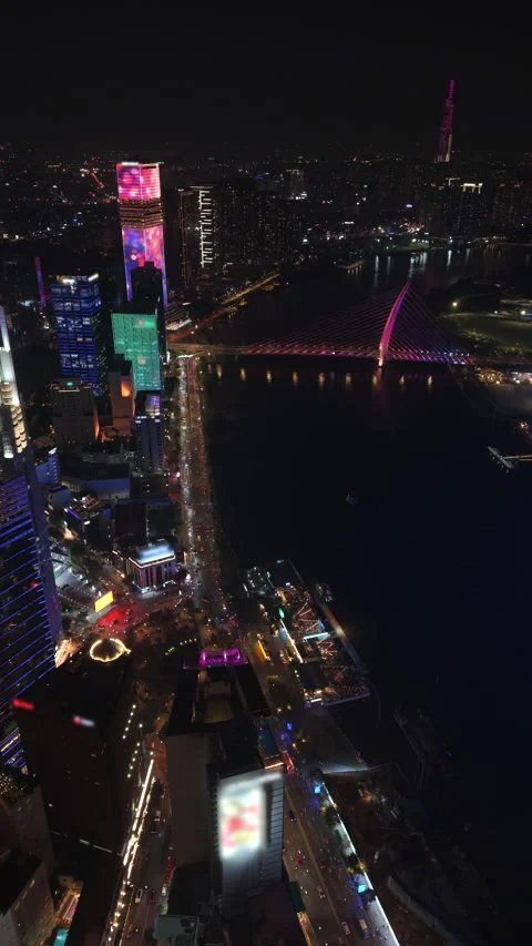 Aerial night view of Ho Chi Minh City skyline and Saigon River, Vietnam Video stock 336653336