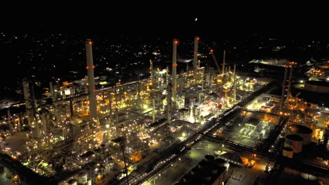 Aerial night view of Martinez Refining Company refinery with illuminated Stockbeeldmateriaal 331228125