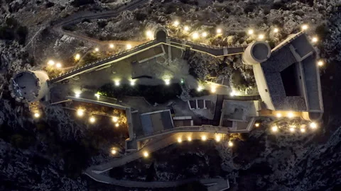 Aerial night view of the medieval castle of Castalla, Spain. Vídeos de archivo 166367050