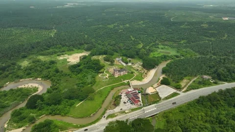 Aerial Orbit Around Kellie's Castle with Highway and Palm Plantation, Perak Vidéo 341334109