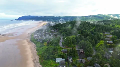 Aerial orbit of Cannon Beach Stockbeeldmateriaal 312545121