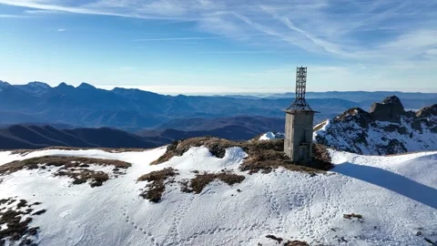 Aerial orbit of an old communication post on top of the Nuda mountain in Italy 動画素材 174157714