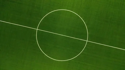 Aerial Orbit View of Empty Soccer Field Center - Green Grass Pitch and Midfield Vídeos de archivo 330495948