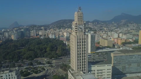 Aerial orbiting the clock tower of Central Train Station and city centre in Rio Vídeos de archivo 126104954