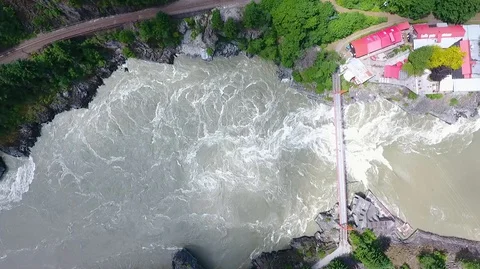 Aerial over strong river currents by Hells Gate Vídeo Stock 92708796