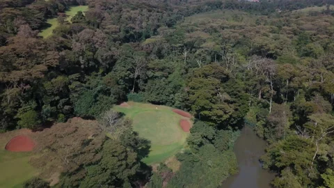 Aerial pan down during daytime at Windsor golf course, Nairobi Stockbeeldmateriaal 137261708