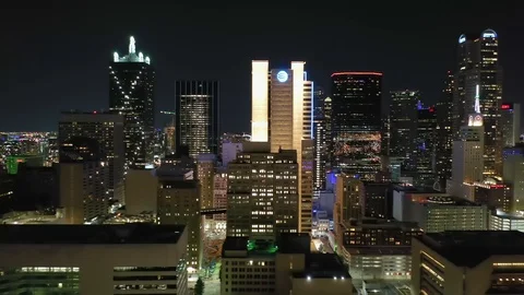 Aerial Pan from Left to Right looking North of Downtown Dallas Texas at Night Vídeo Stock 107661110